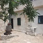 Jerkovic-secluded House And With Pool ドラスニセ