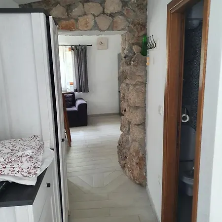 Jerkovic-secluded House And With Pool דירה *