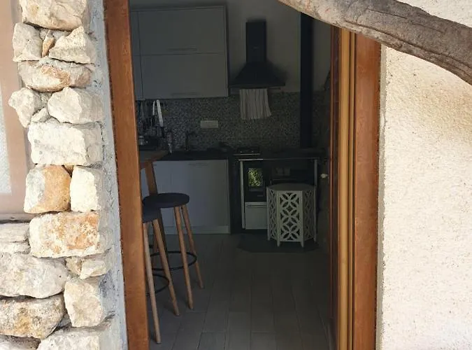 Jerkovic-secluded House And With Pool Lejlighed Drašnice