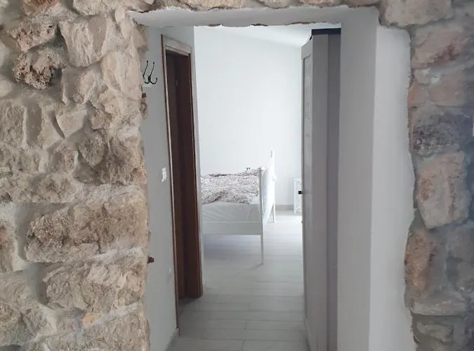 Jerkovic-secluded House And With Pool Drašnice