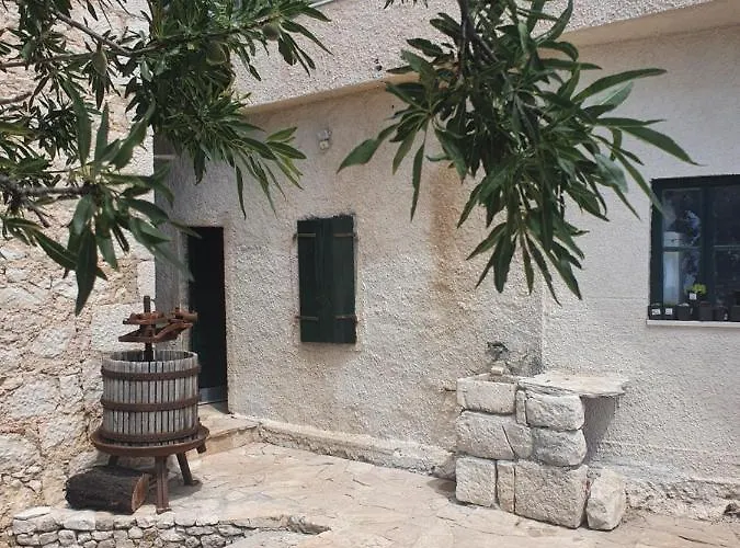 Jerkovic-secluded House And With Pool Drašnice